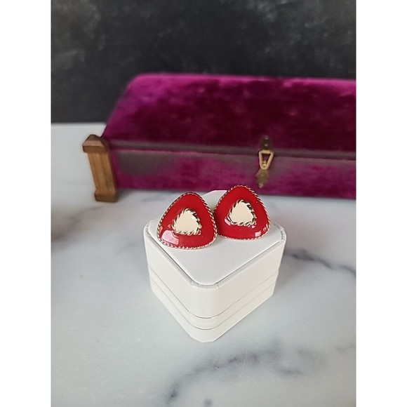 Vintage White And Red Triangular Enamel Stud Earrings - Picture 4 of 10